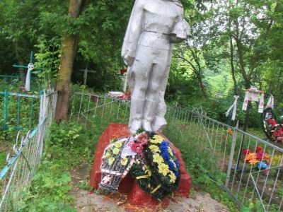 Братская могила советских воинов, погибших в 1943 г. в бою с немецко-фашистскими захватчиками