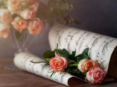 В сиянье тёплых майских дней