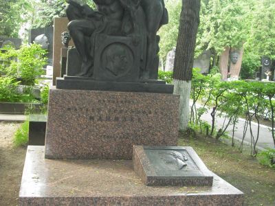 Могила Манизера Матвея Генриховича (1891-1966), скульптора
