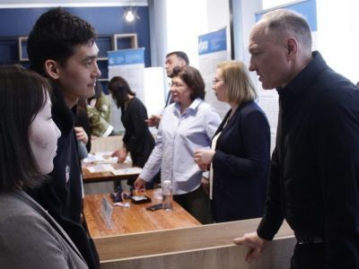 «Газпром трансгаз Томск» представил вакансии на ярмарке в СВФУ