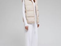 Стеганый жилет с капюшоном