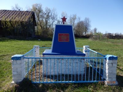 Могила коммуниста  Н.И.Соловьева, убитого в 1921 году кулаками. На могиле установлен обелиск