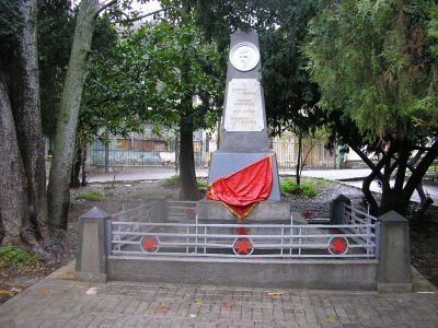 Памятник Н.Н.Батурину-Замятину