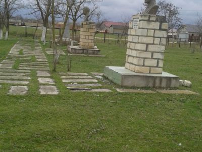 Обелиск летчикам: Герою Совесткого Союза майору Жердеву и капитану Соколову