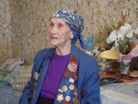 Ветерана-долгожительницу Якутска поздравили с наступающим Днем Победы