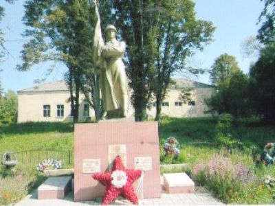 Братская могила 21 советского воина, погибшего в 1941 и 1943 гг. в боях с немецко-фашистскими захватчиками