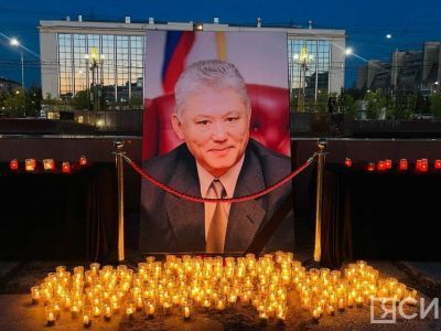 В Якутске почтили память первого президента республики Михаила Николаева