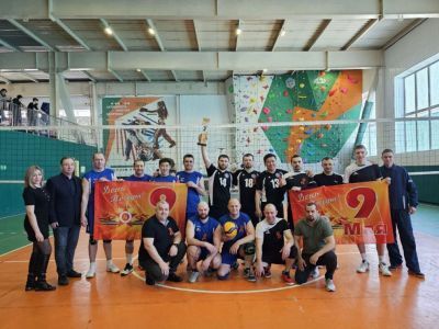 Айхальские волейболисты провели дружеский матч в честь Дня Великой Победы