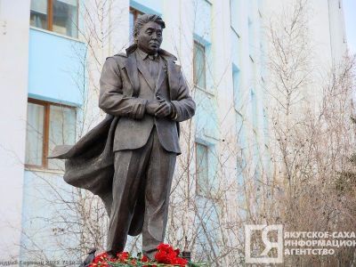 В Якутске открыли памятник легендарному промышленнику Тарасу Десяткину