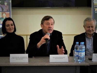 Молодёжный театр Республики Коми привез в Якутск документальную постановку с бассейном