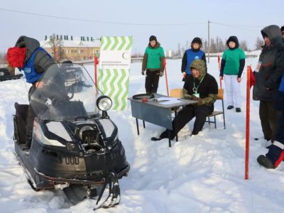В Жиганске прошел чемпионат «Профессионалы» по управлению снегоходом