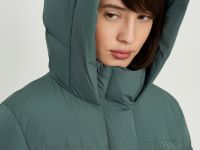 Пуховое пальто прямого силуэта