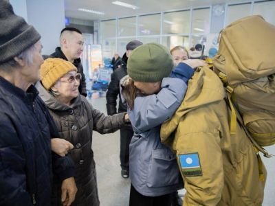 Народный депутат Алена Атласова встретила бойца, вернувшегося из зоны проведения СВО