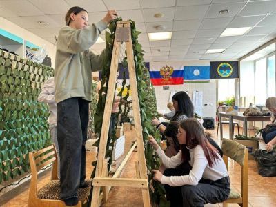 Волонтеры из седьмой школы помогли плести сети