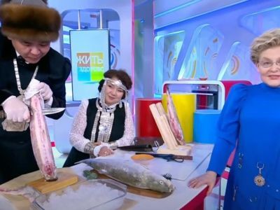 Рестораторы из Якутии рассказали Елене Малышевой о пользе строганины