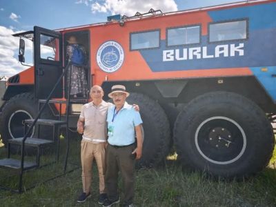 На Ысыахе Олонхо опробовали перевозку людей на вездеходах «Бурлак»