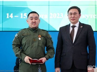 Якутским бойцам вручили медали «За отвагу» от Луганской Народной Республики