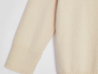 Джемпер с v-образной горловиной и широкими рукавам