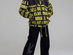 Куртка текстильная с полиуретановым покрытием для девочек (ветровка)