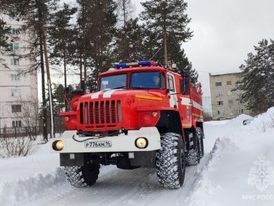 В якутском селе Техтюр из-за замыкания проводки загорелись гараж и автомобиль