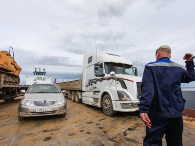 В Минтрансе Якутии озвучили тарифы на перевозку через реку Лену