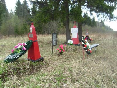 Братская могила советских воинов