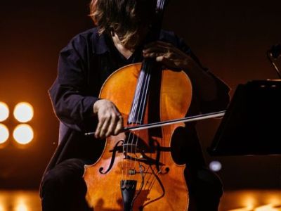 ATOMIC CELLOS. РОК-ХИТЫ НА ВИОЛОНЧЕЛЯХ ПРИ СВЕЧАХ В ОРАНЖЕРЕЕ