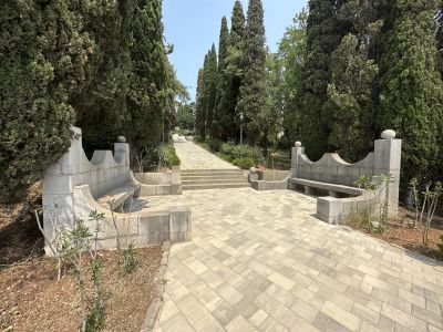 Скамьи каменные