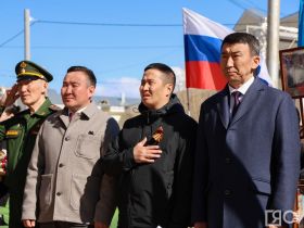 «Поём двором». В Якутске поздравили ветерана Великой Отечественной войны Кирилла Павлова