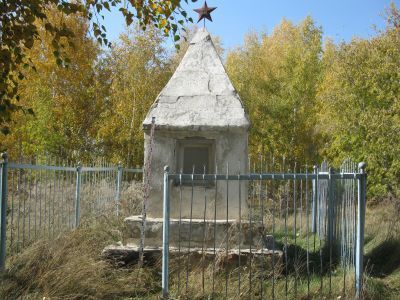 Братская могила партизан