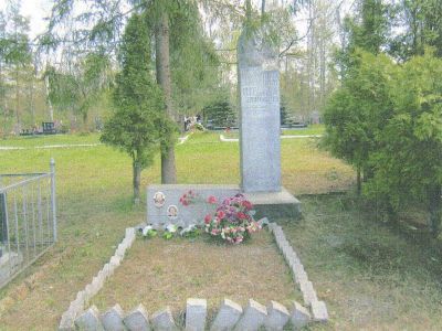 Могила старого большевика А.И.Каршеника