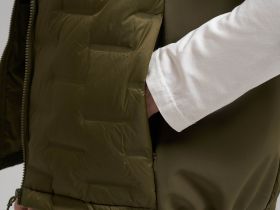 Стеганый пуховый жилет