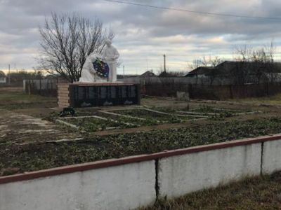 Братская могила воинов Советской Армии, погибших в марте 1943 года