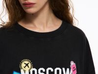 Чёрная футболка оверсайз с варкой и принтом Глория Джинс