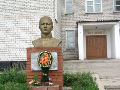 Бюст Героя Советского Союза В.И. Захарова