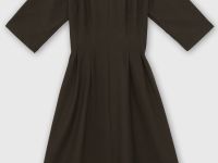 Приталенное платье длины миди