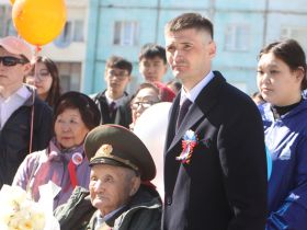 «Поём двором». В Якутске поздравили ветерана Великой Отечественной войны Петра Яковлева