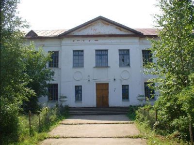 Здание школы, в которой учился Герой Советского Союза Д.Н. Петров