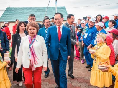 Глава Якутии открыл многофункциональный спортивный зал для адаптивных видов спорта в селе Бетюнцы