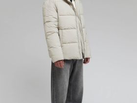 Утепленная куртка с капюшоном