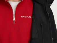 Утепленное полупальто с накладными карманами и капюшоном