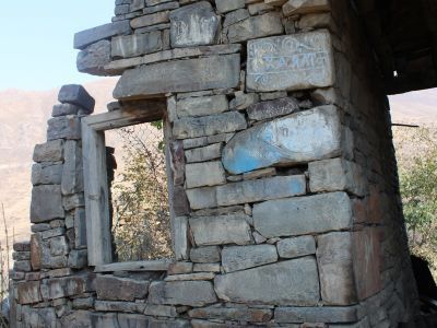 Резные камни с арабскими письменами и изображениями (6 единиц)