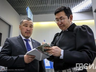 В Якутске презентовали книгу «Лёгёй Тойон»