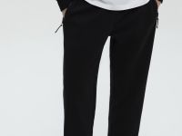 Спортивные брюки зауженного кроя на резинке