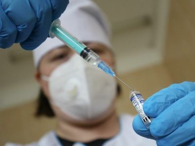 Заболеваемость COVID-19 растет в районах Якутии с низким уровнем ревакцинации