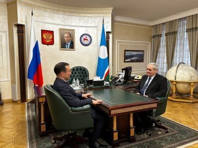 Айсен Николаев провел рабочую встречу с Вячеславом Штыровым