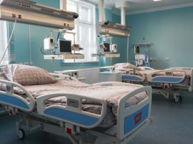 Для нового лечебного корпуса в Намцах исправительным учреждением изготовлена мебель и сшит текстиль