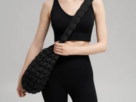 Спортивный топ из трикотажа с антибактериальной пропиткой