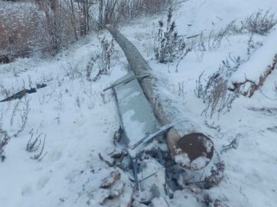 Неизвестный водитель в Якутске сбил опору ЛЭП и скрылся