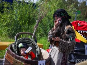 «Кындыкан, ракета и синий трактор»: в Якутске состоялся парад колясок